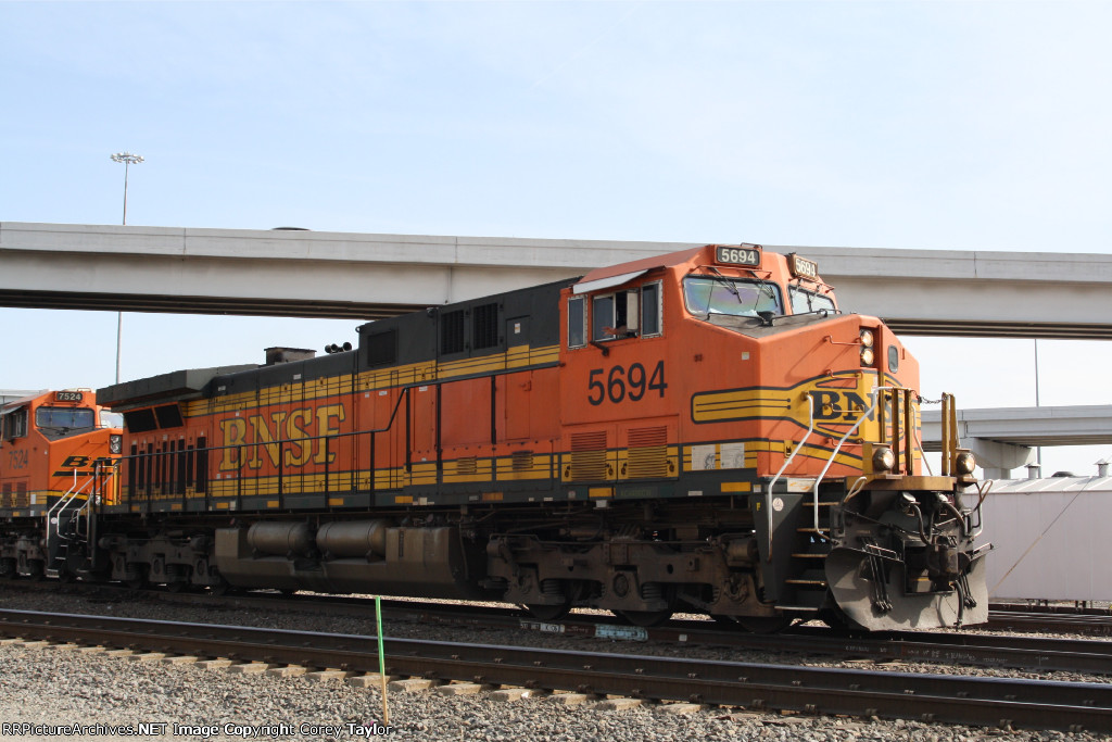 BNSF 5694